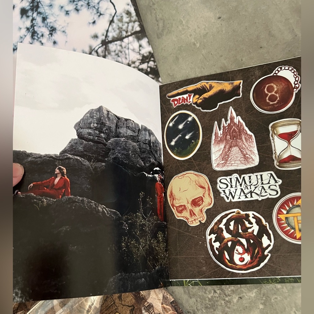 Official SB19 Simula At Wakas Light Version Photobook & Inclusions - Picture 2 of 3